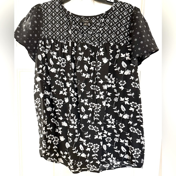 Gorgeous black and white print blouse - Picture 1 of 5